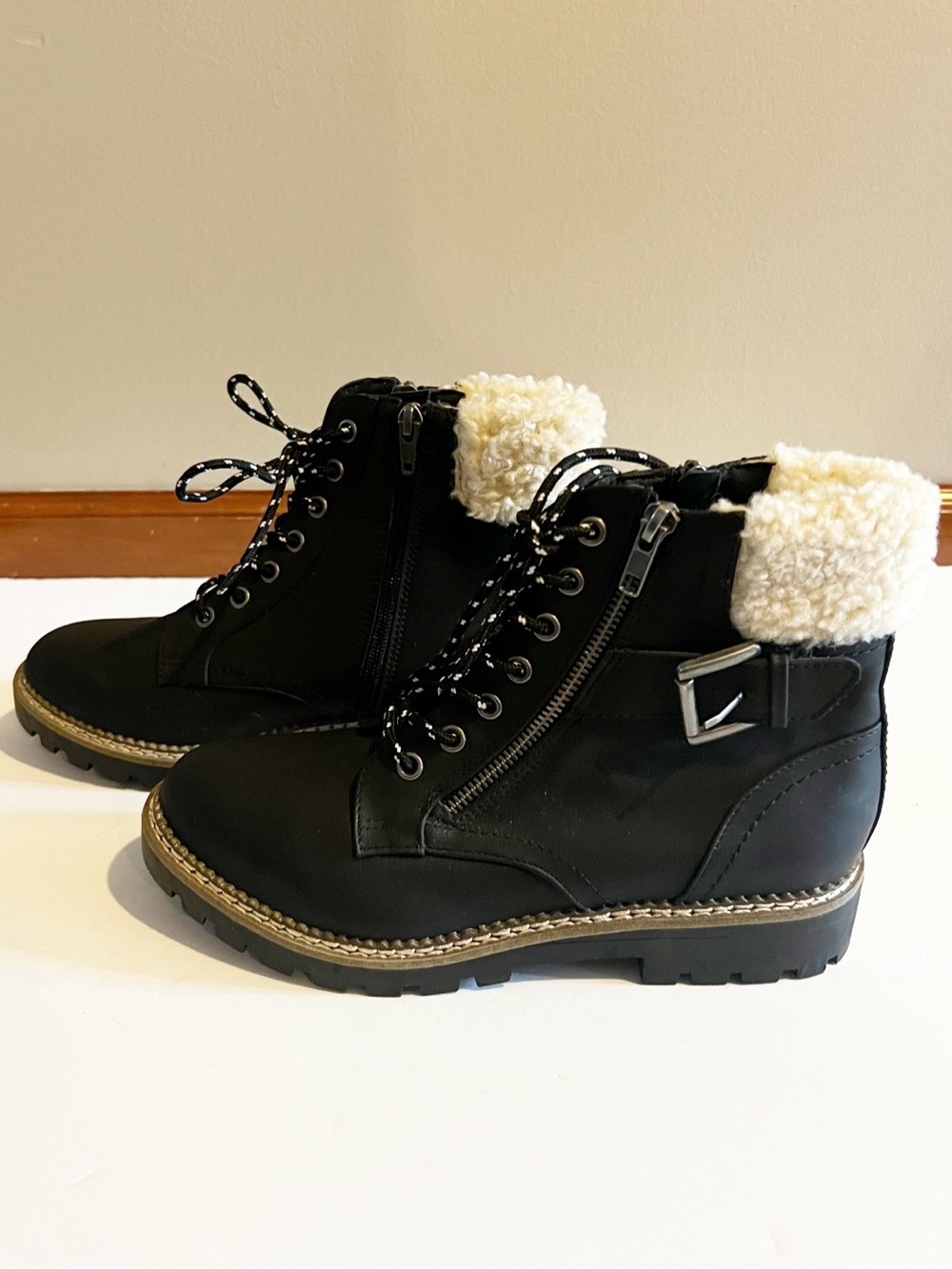 Universal Threads Black Faux Leather Sherpa Trim Combat Hiking Winter Boots Sz 9